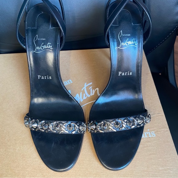 Christian Louboutin - Picture 5 of 11